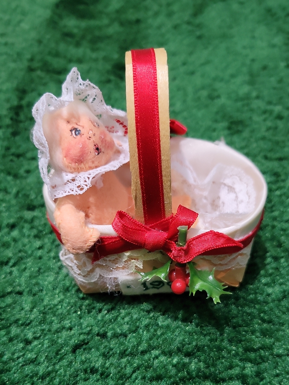 1987 Annalee Baby in Basket Mint Condition